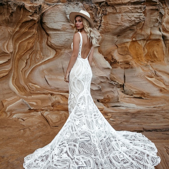 Lovers Society CHARLIE GOWN: Paradise Collection - Picture 1 of 7